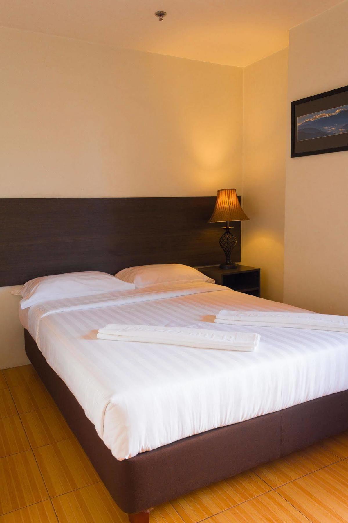 City Center Hotel Багио Экстерьер фото
